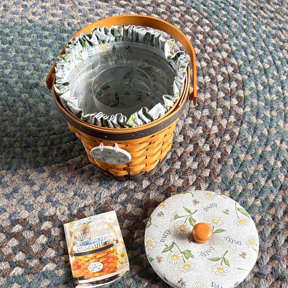 Rustic Daisy Woven Basket with Lid - Yellow - Picture 2 of 4